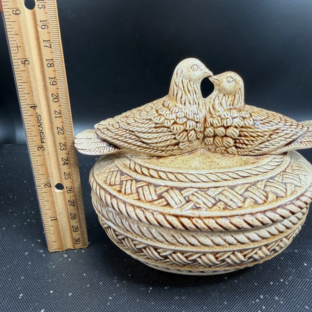 Vintage Kissing Birds Ceramic Trinket Dish Lidded Bowl Basketweave Tan Container